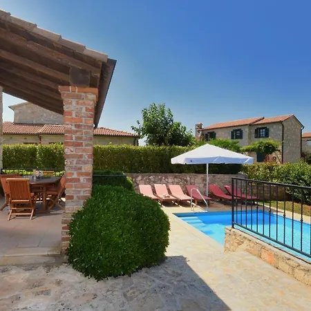 Ruhig Gelegene Avena Mit Privatem Pool