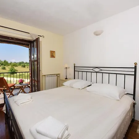 Ruhig Gelegene Avena Mit Privatem Pool Villa