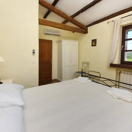 Vila Ruhig Gelegene Avena Mit Privatem Pool Višnjan