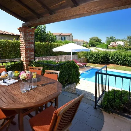 Ruhig Gelegene Avena Mit Privatem Pool * Višnjan