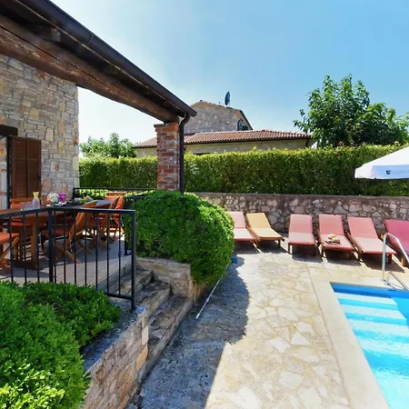 Ruhig Gelegene Avena Mit Privatem Pool Villa Višnjan
